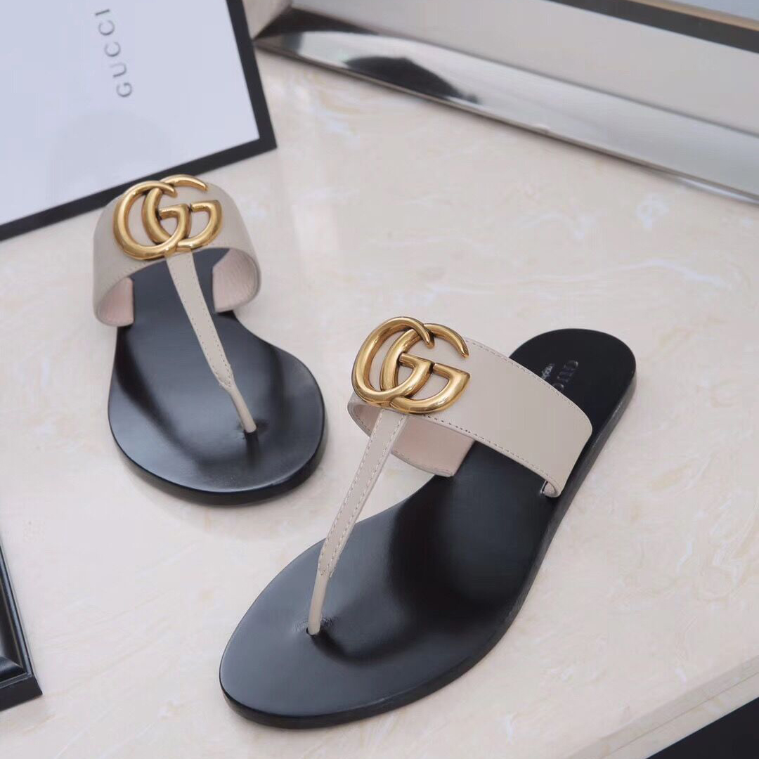 Gucci Leather Thong Sandal With Double G - 