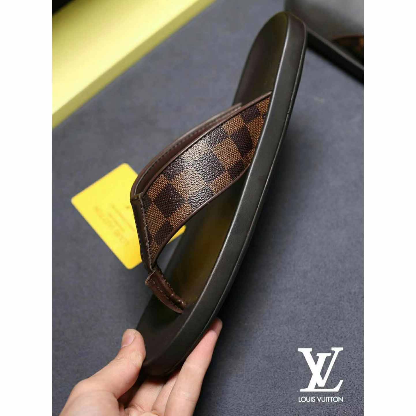 Louis Vuitton Mirabeau Thong - 