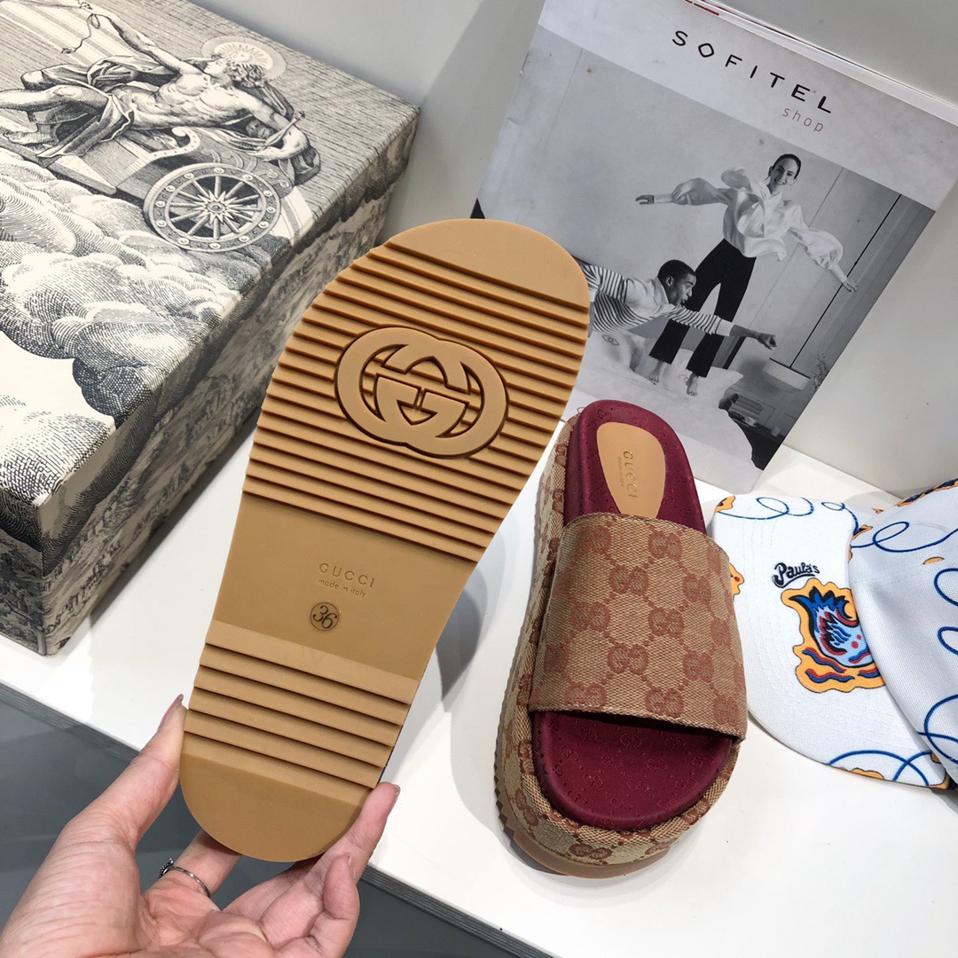 Gucci Women's Original GG Slide Sandal - 