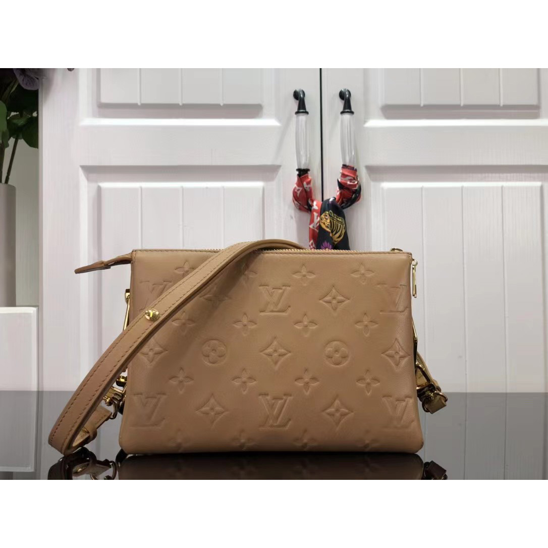 Louis Vuitton  Handbag （20 x 16 x 12cm） - 