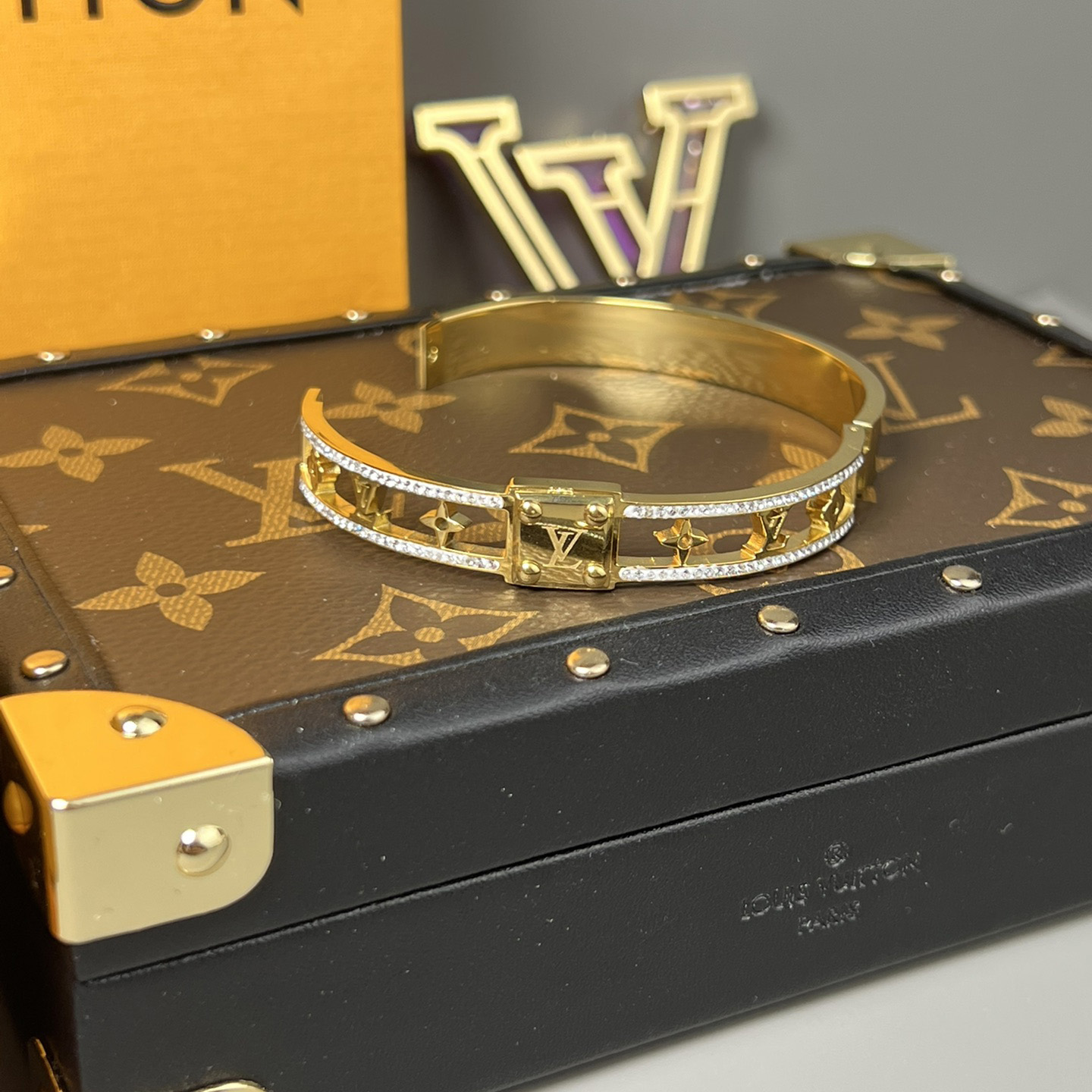 Louis Vuitton Bracelet - 