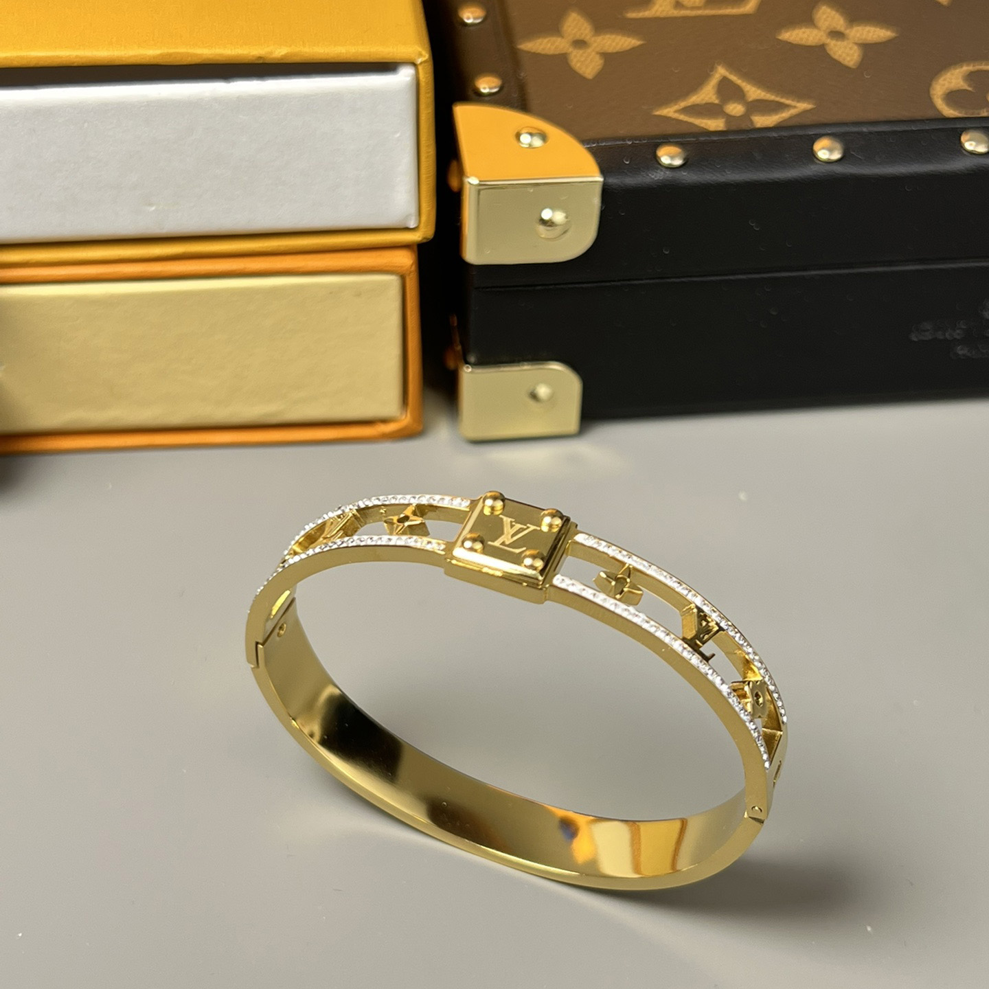 Louis Vuitton Bracelet - 