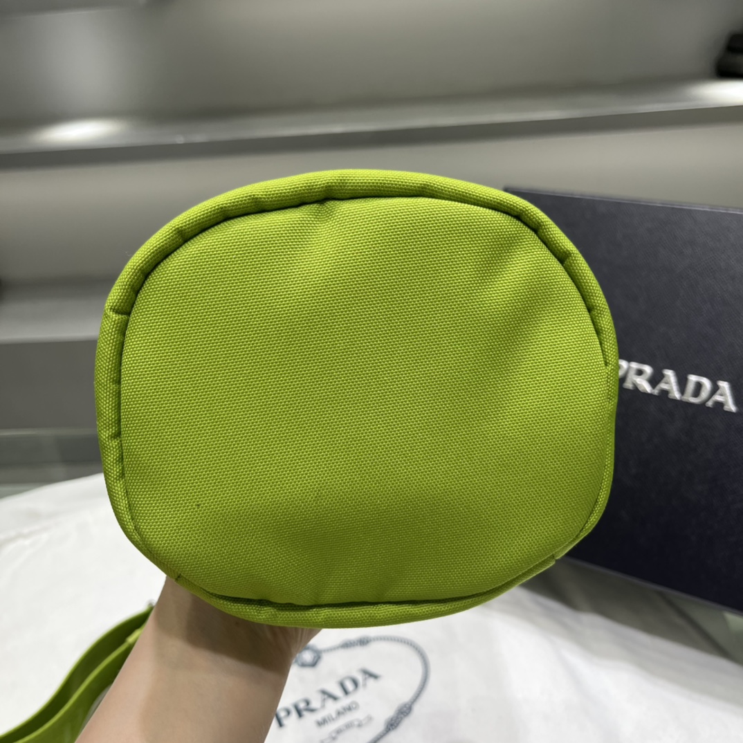 Prada Canvas Shoulder Bag(21-15-15cm)   2VH147 - 