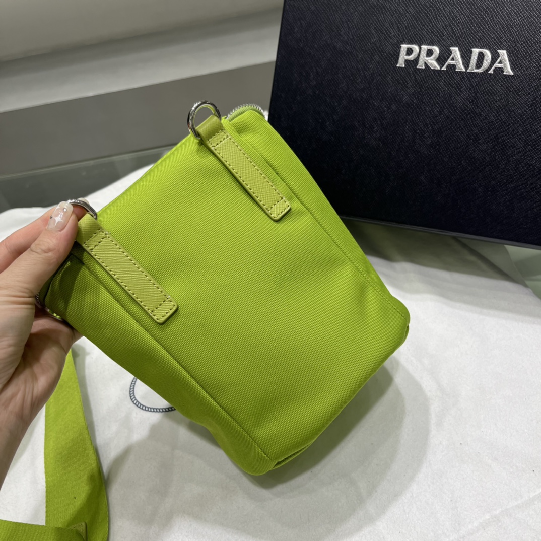 Prada Canvas Shoulder Bag(21-15-15cm)   2VH147 - 