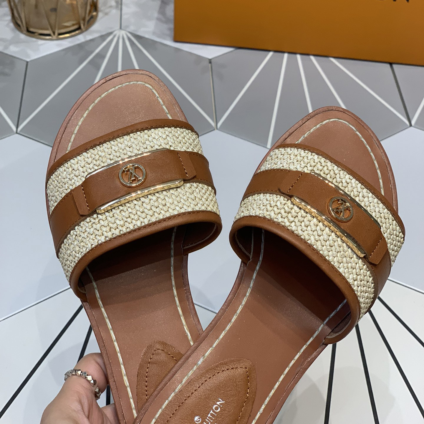Louis Vuitton Lock It Flat Mule   1AA1A6 - 