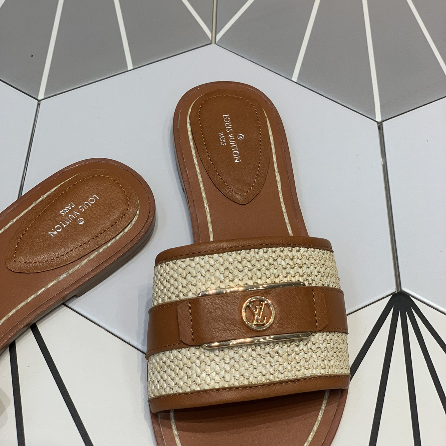 Louis Vuitton Lock It Flat Mule   1AA1A6 - 