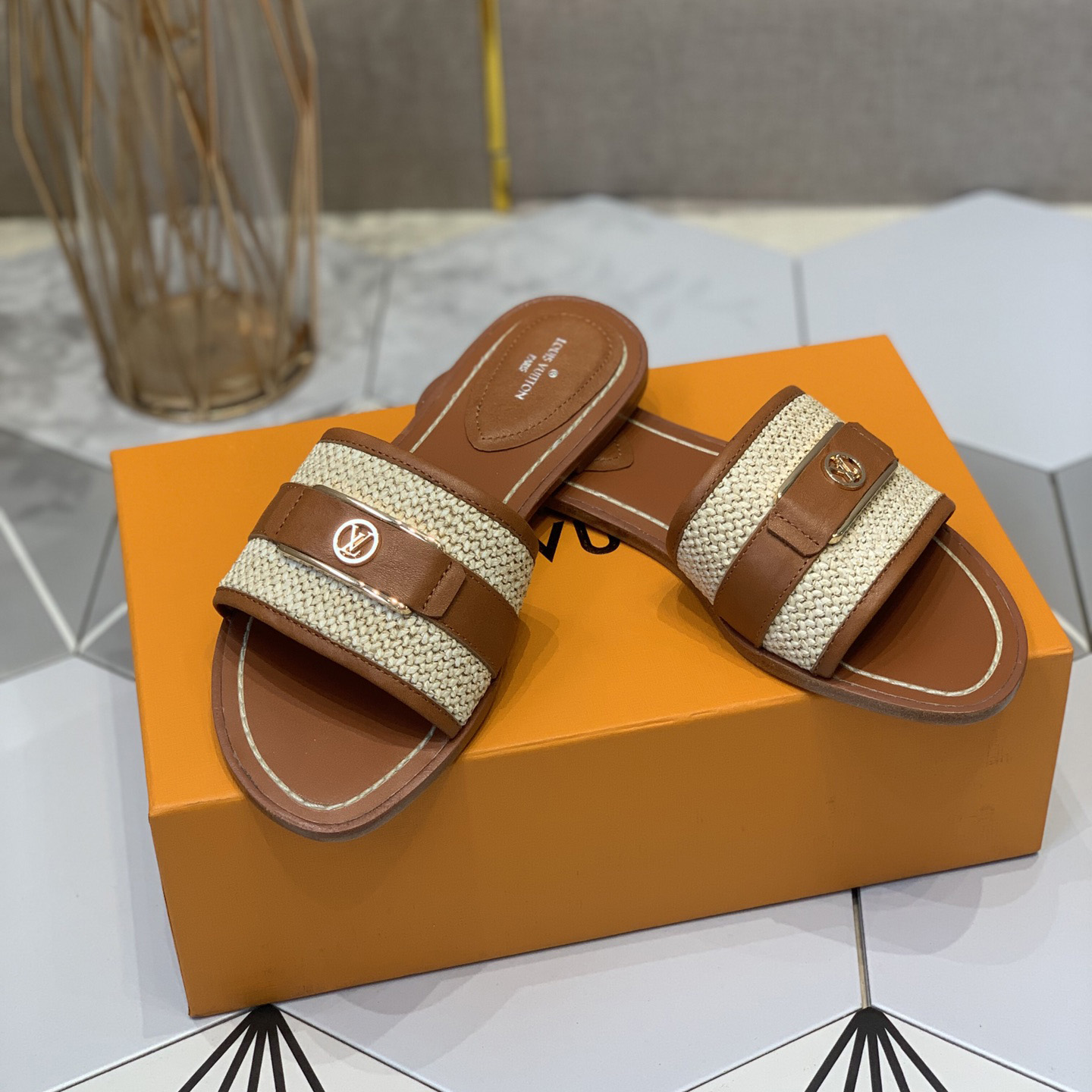 Louis Vuitton Lock It Flat Mule   1AA1A6 - 