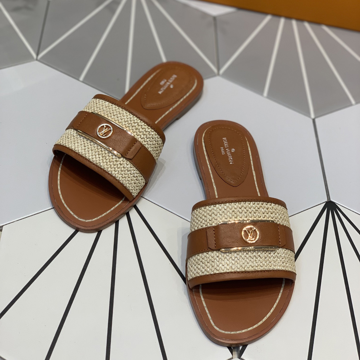 Louis Vuitton Lock It Flat Mule   1AA1A6 - 