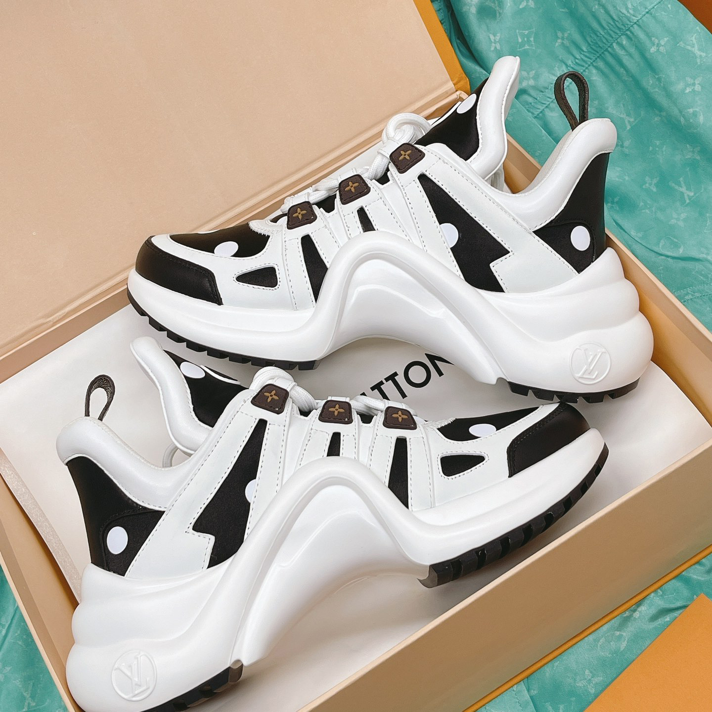 Louis Vuitton LV Archlight Sneaker    - 
