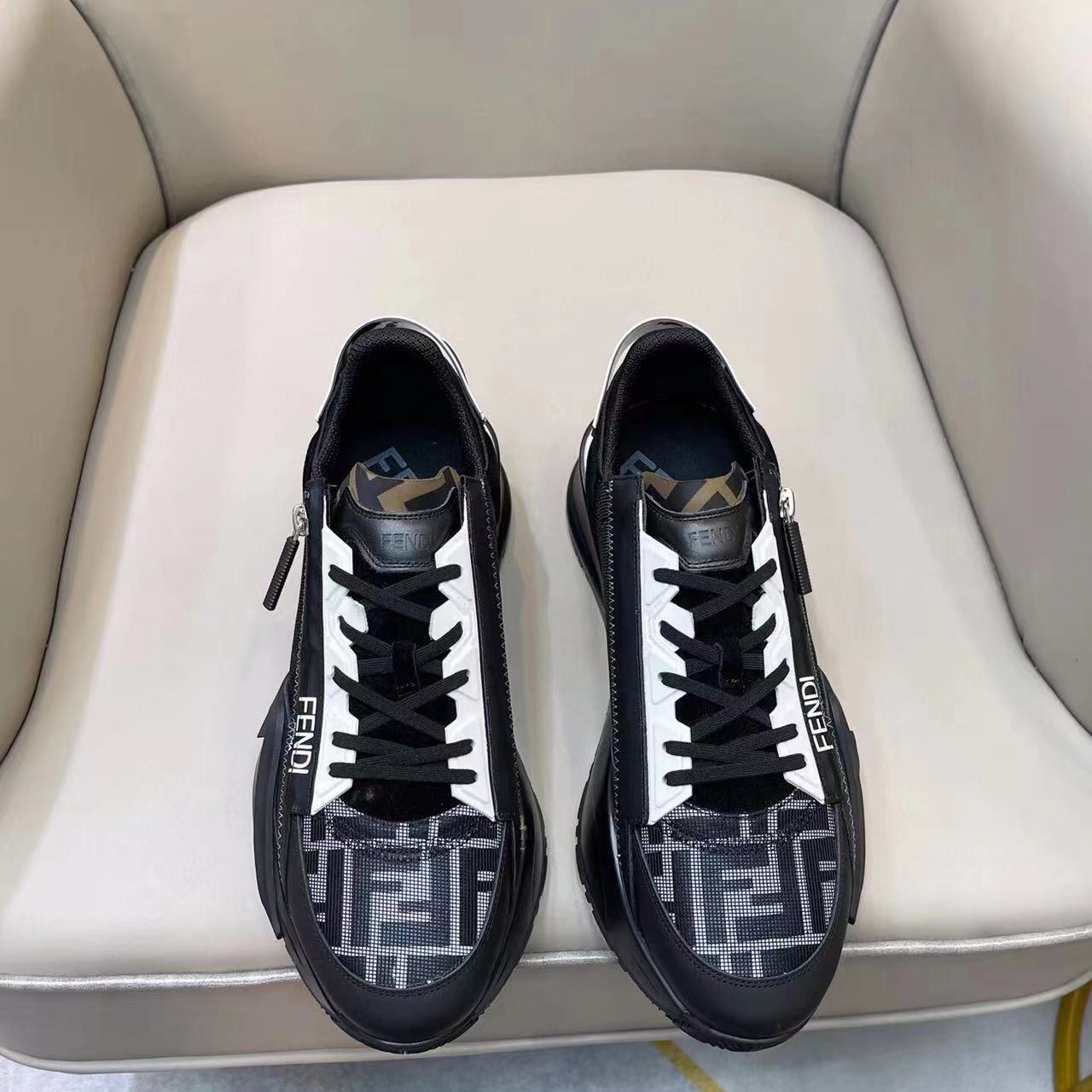 Fendi Flow White Blue Fabric Low-Tops Sneaker - 