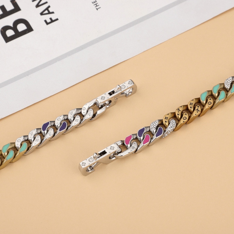 Louis Vuitton Chain Links Patches Necklace MP2682   50cm    - 