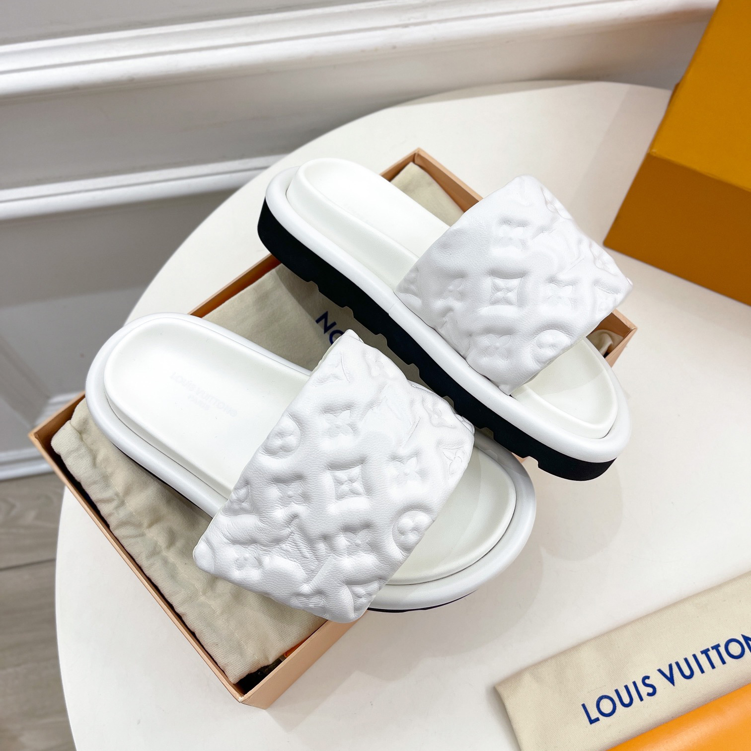 Louis Vuitton Pool Pillow Comfort Mule    1AABKV - 