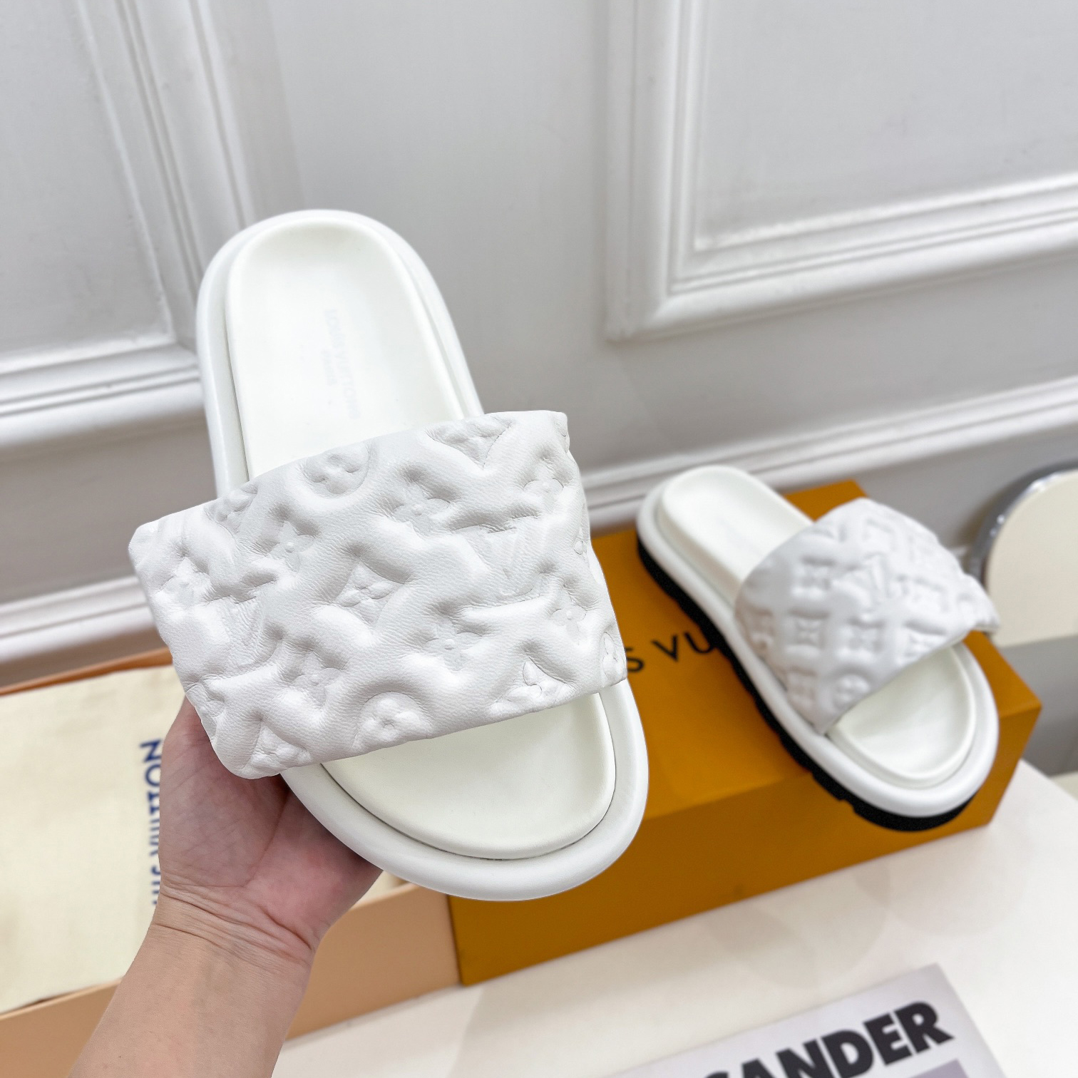 Louis Vuitton Pool Pillow Comfort Mule    1AABKV - 