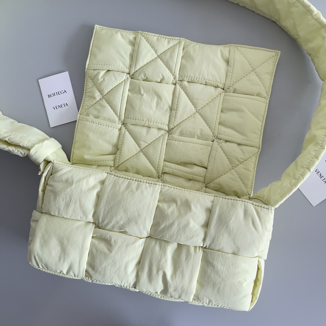 Bottega Veneta Padded Tech Cassette Padded Intreccio Nylon Cross-Body Bag(30-15-7.5cm) - 