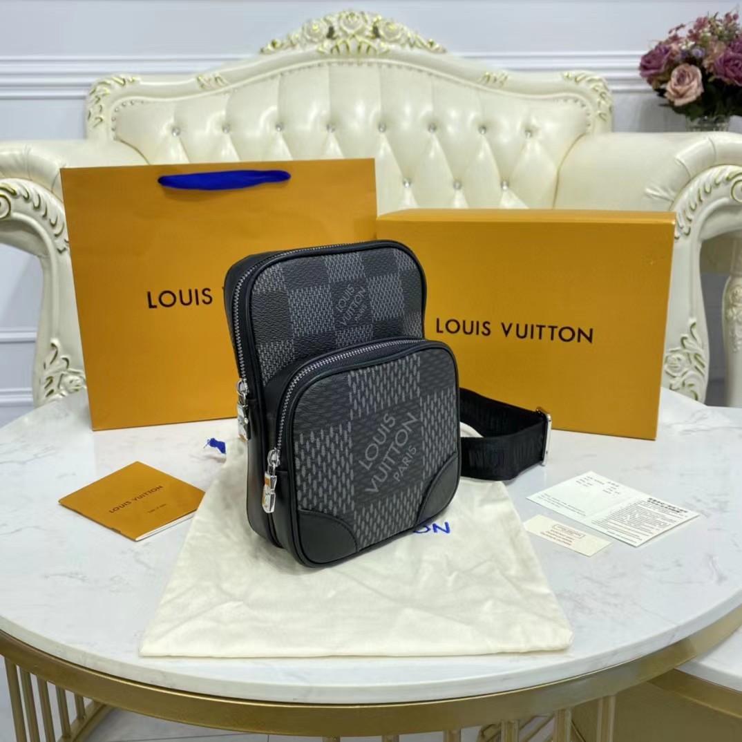 Louis Vuitton Amazone Sling Bag(17-21-6cm) - 