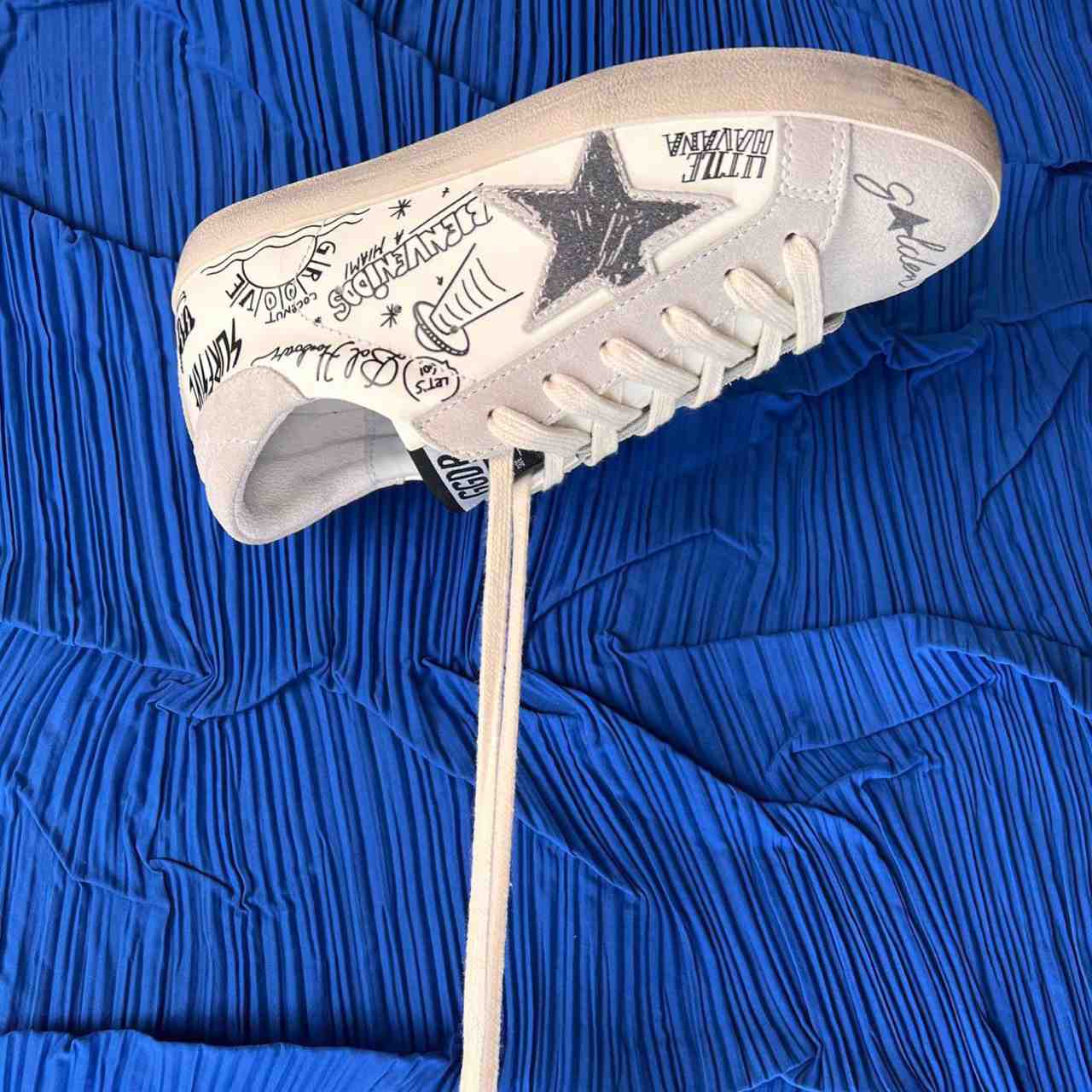 Golden Goose Super-Star Low-Up Sneakers - DesignerGu