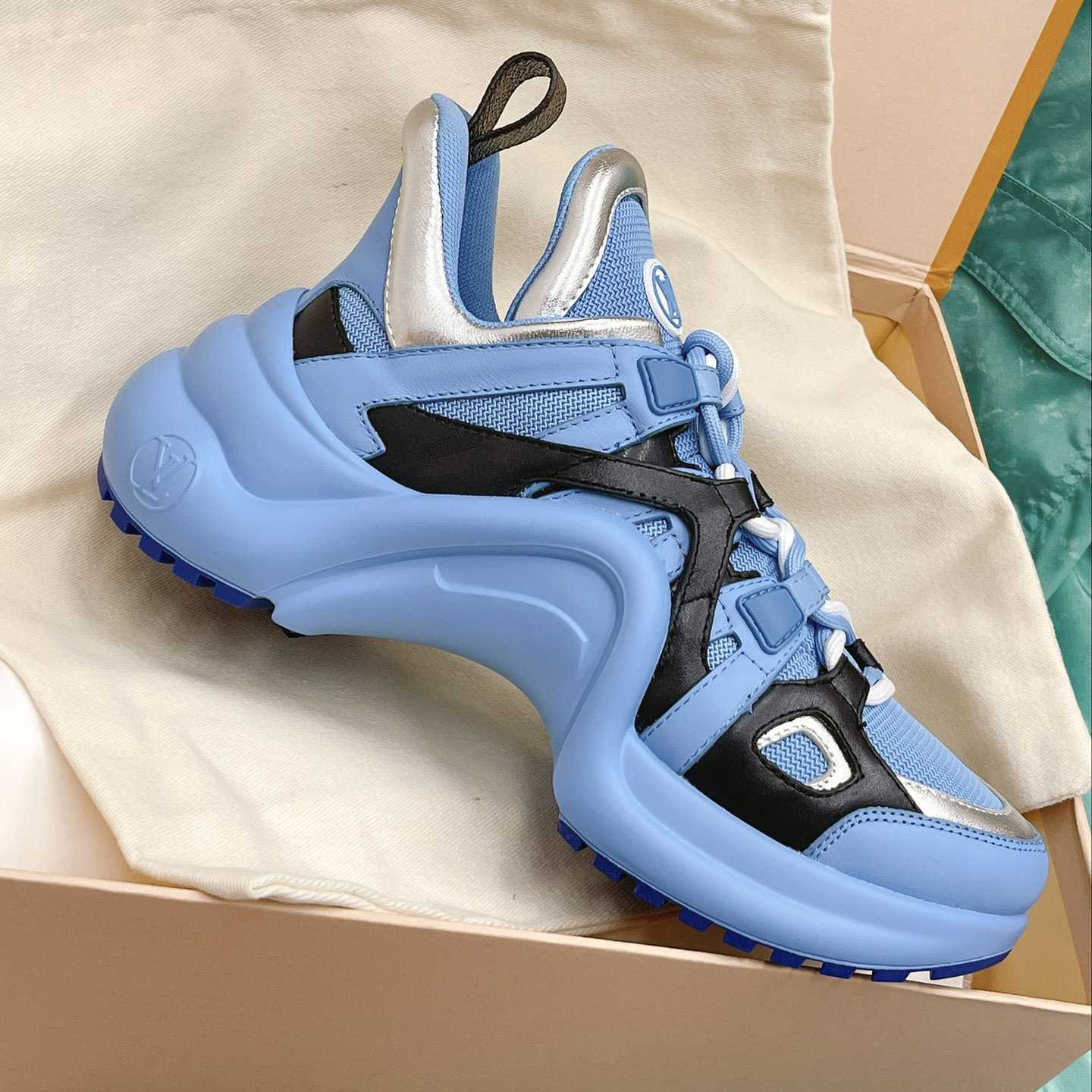 Louis Vuitton LV Archlight Sneaker      - 