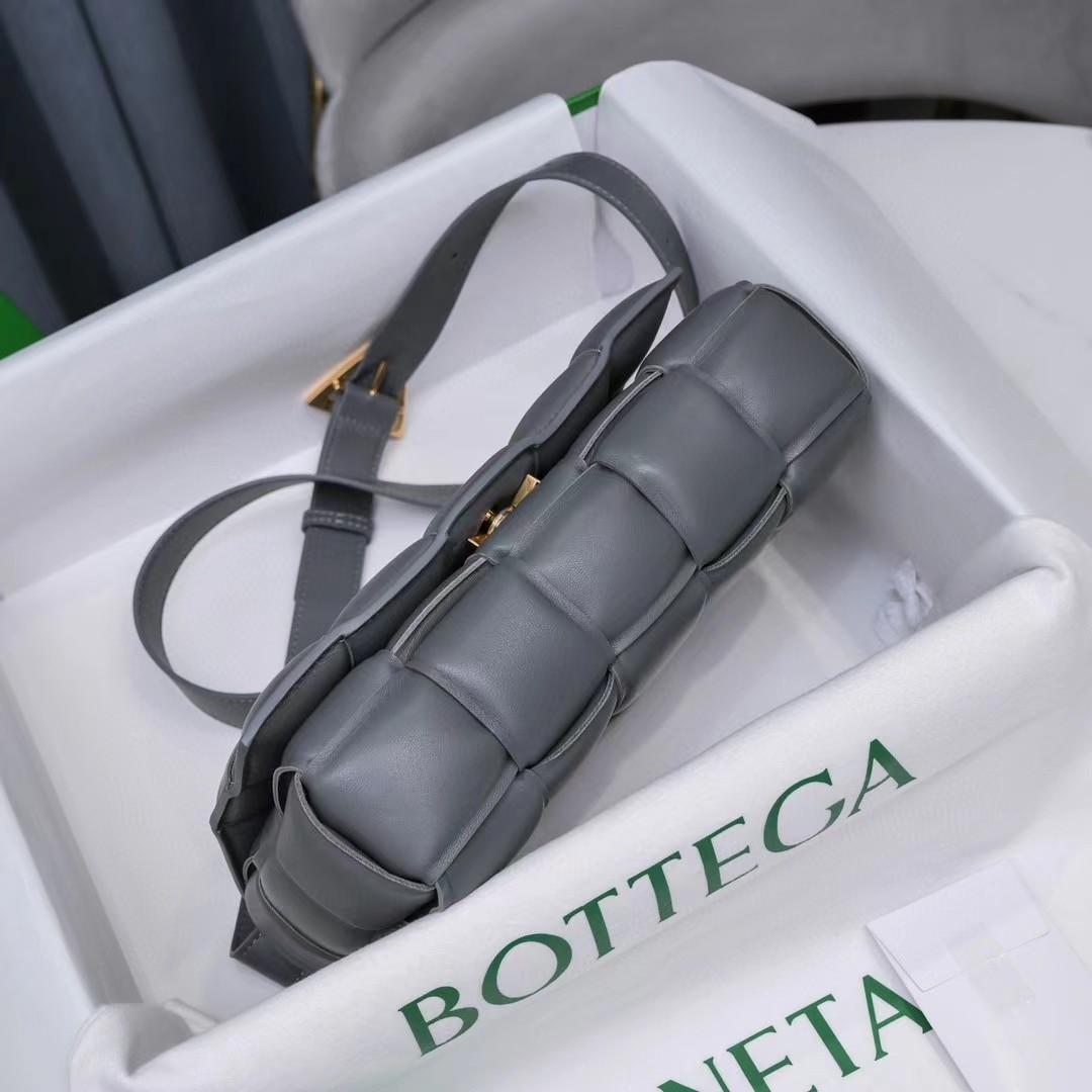 Bottega Veneta Padded Cassette(26-18-8CM) - 
