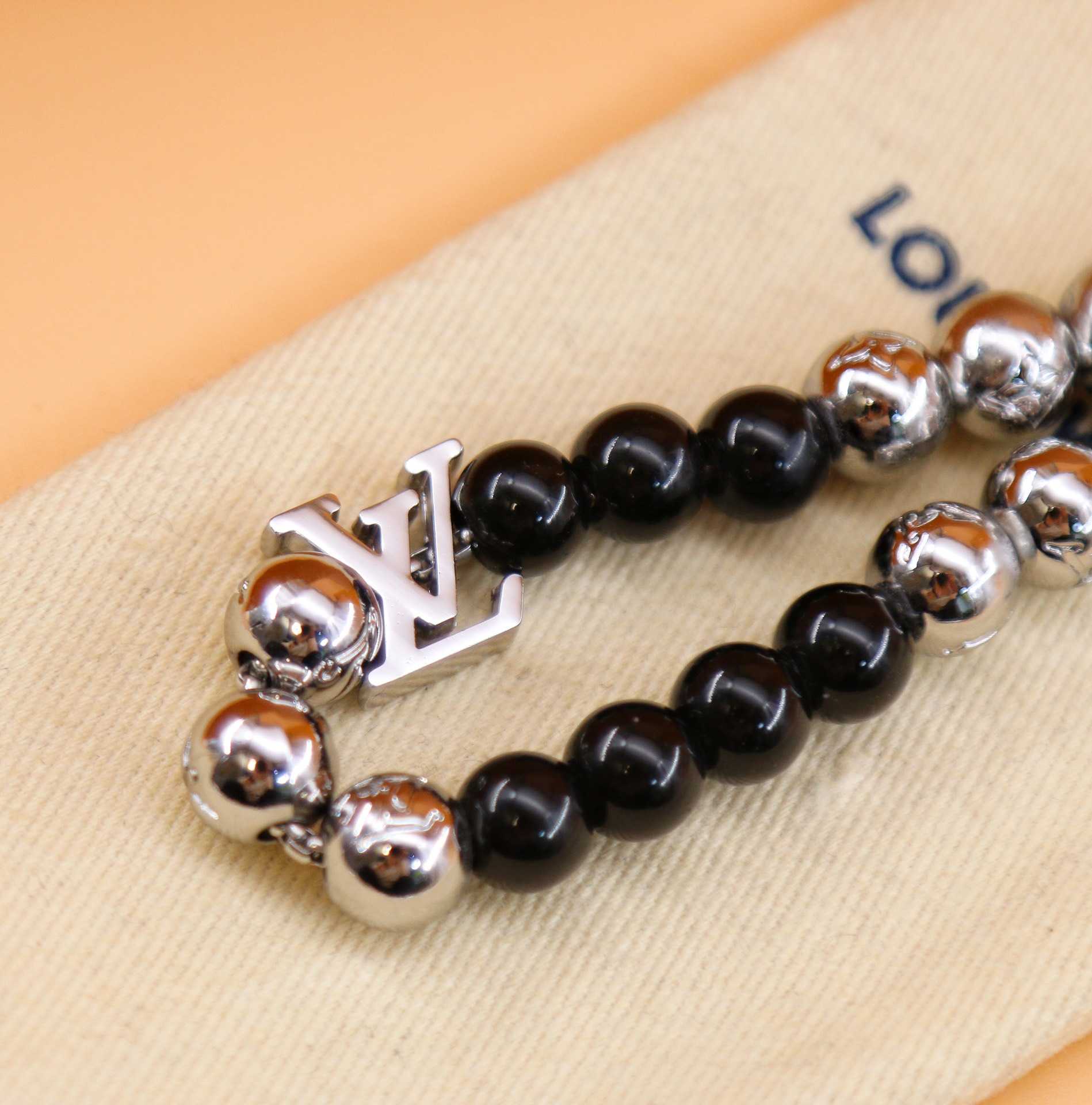 Louis Vuitton Monogram Beads Bracelet   M00512 - 
