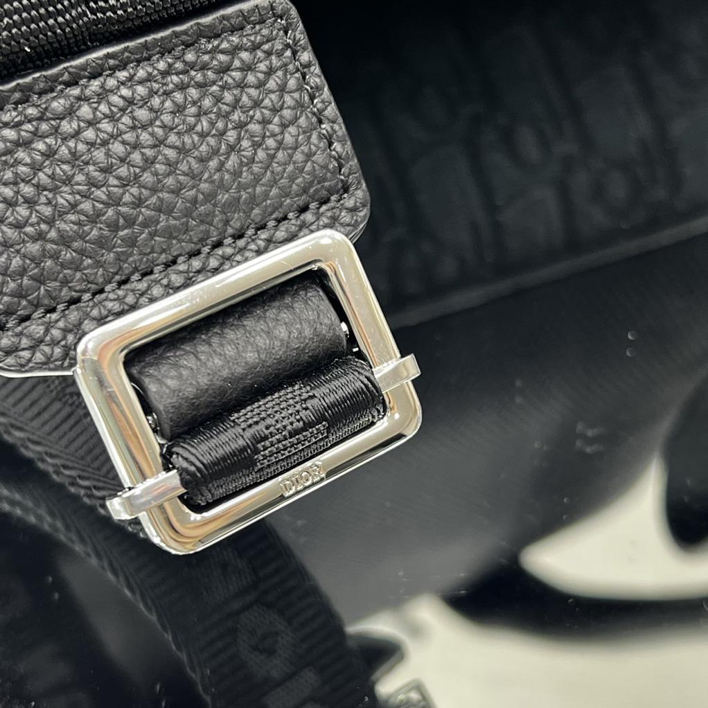 Dior Motion Backpack (31-38-11cm)   - 