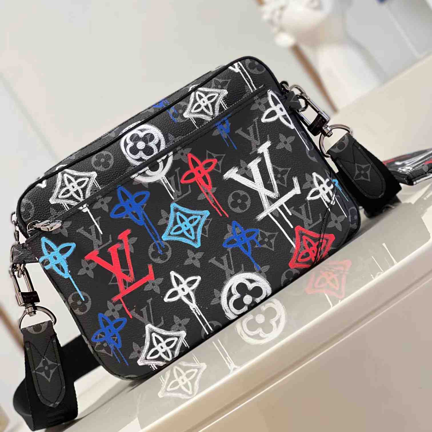 Louis Vuitton Trio Messenger(25-18.5-7cm)   M21396 - 