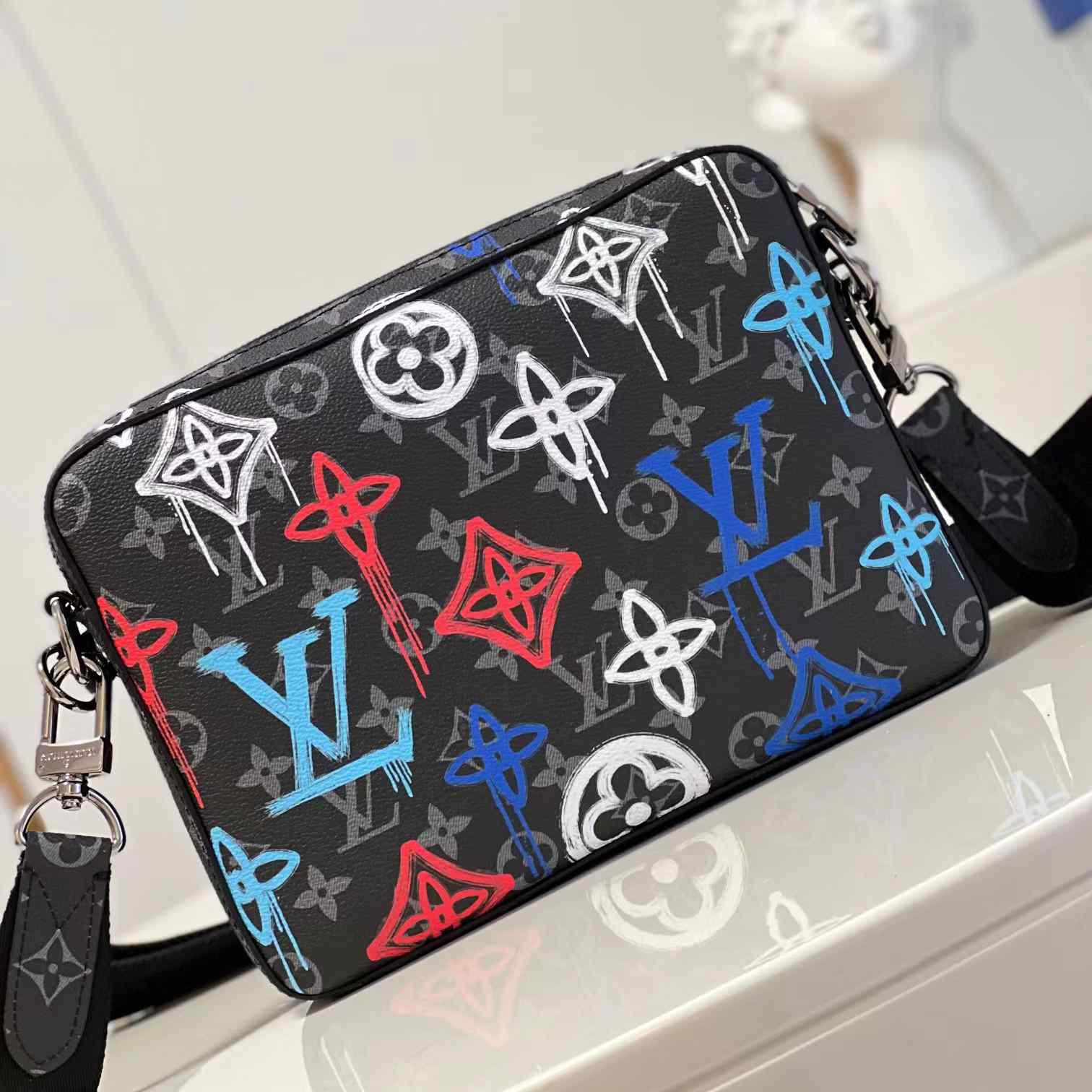 Louis Vuitton Trio Messenger(25-18.5-7cm)   M21396 - 