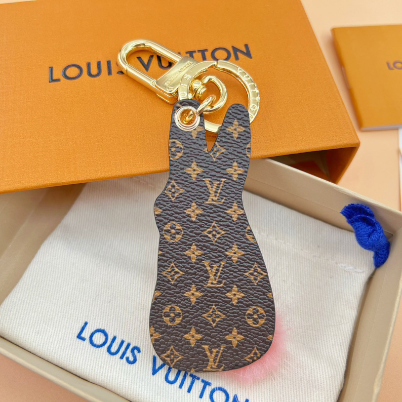 Louis Vuitton LV Bunny Key Holder    M00994 - 