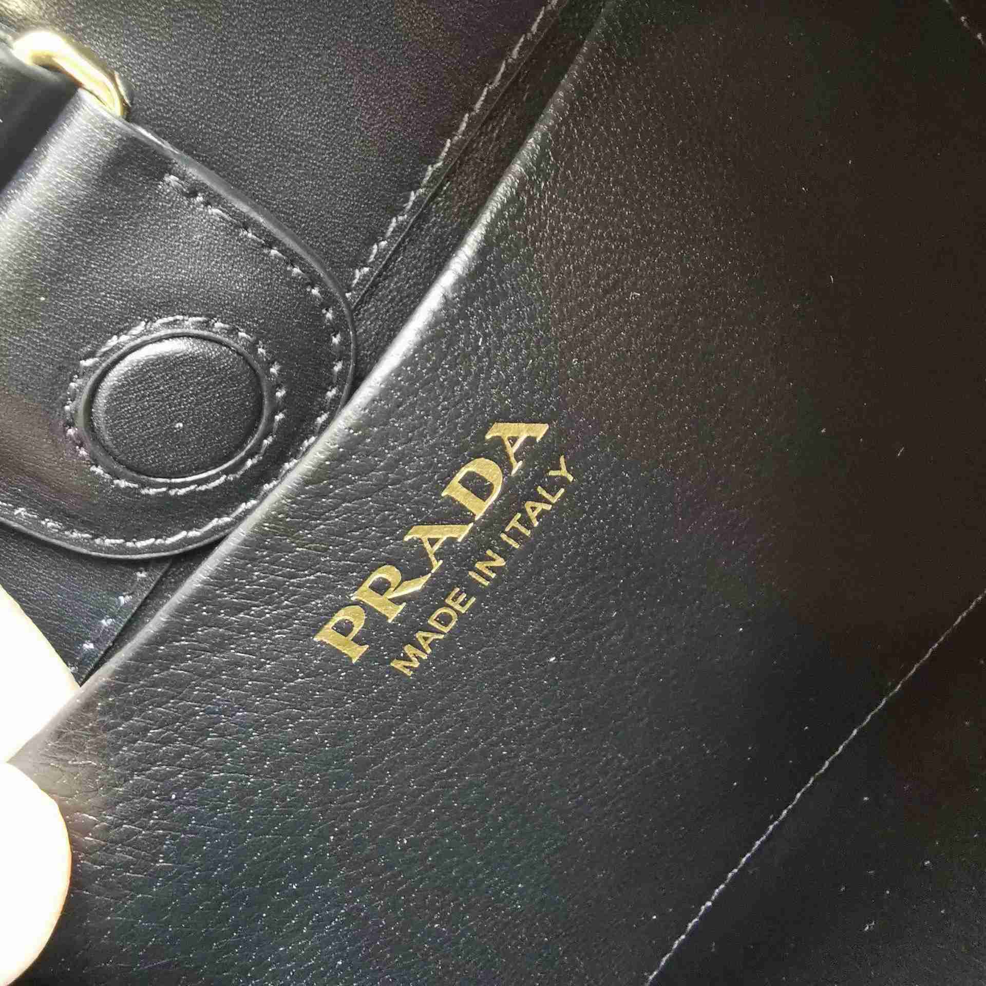 Prada Prada Cleo brushed leather shoulder bag(27-20-7cm) - 