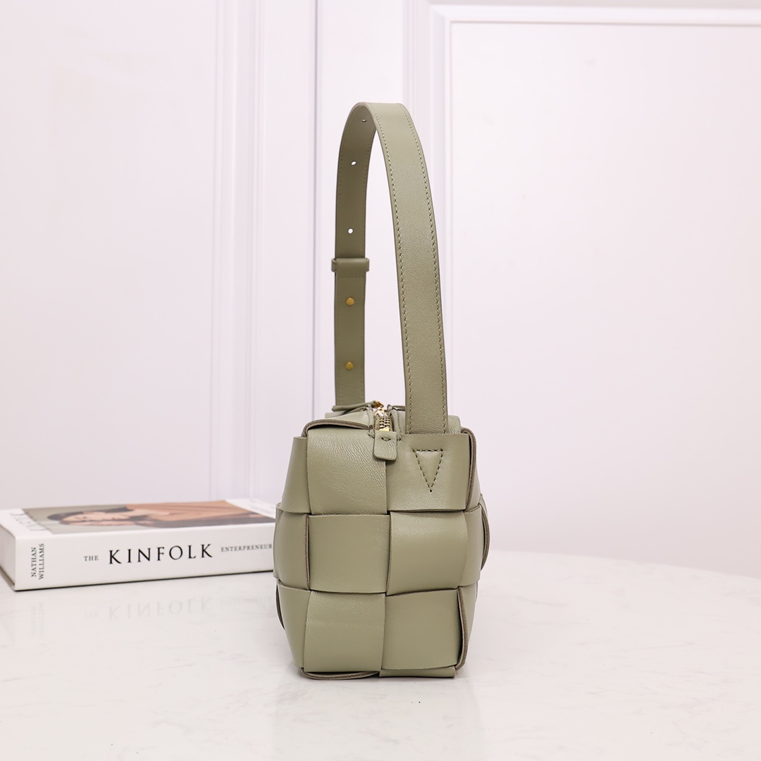 Bottega Veneta Brick Cassette - 