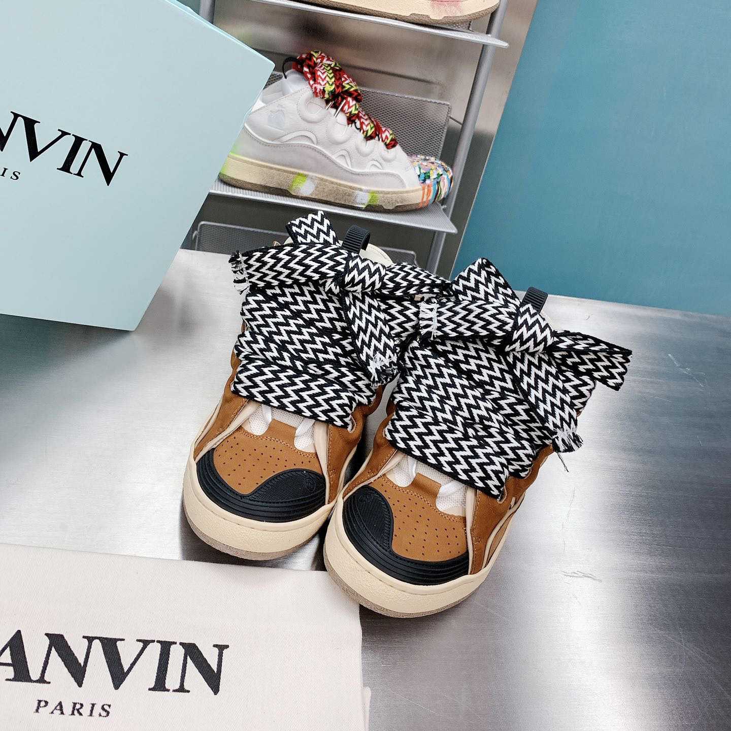 Lanvin Leather Curb Sneakers - 