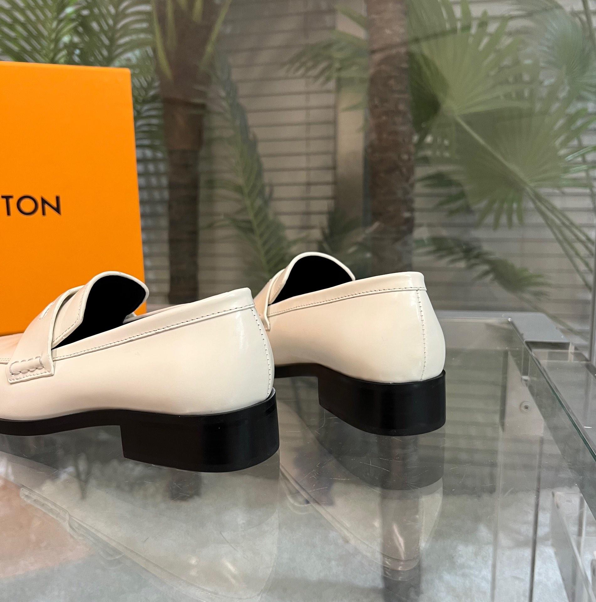Louis Vuitton Connelly Flat Loafer       - 
