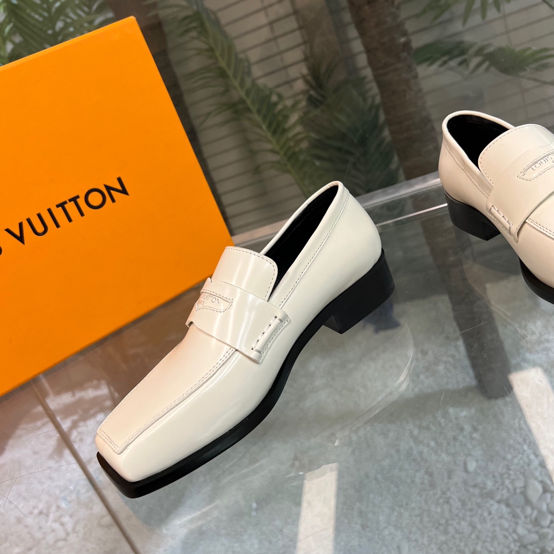 Louis Vuitton Connelly Flat Loafer       - 