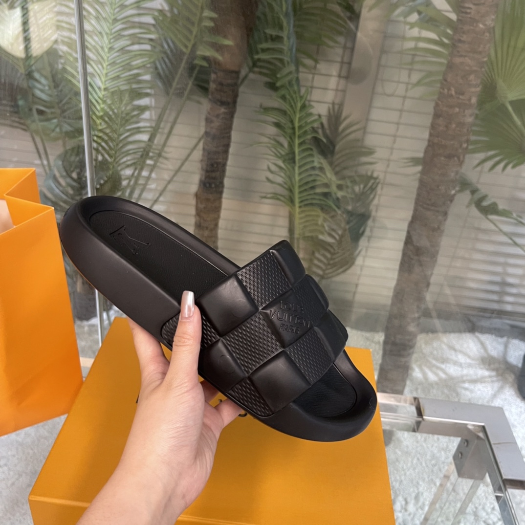 Louis Vuitton Waterfront Mules   1AAR8W - 