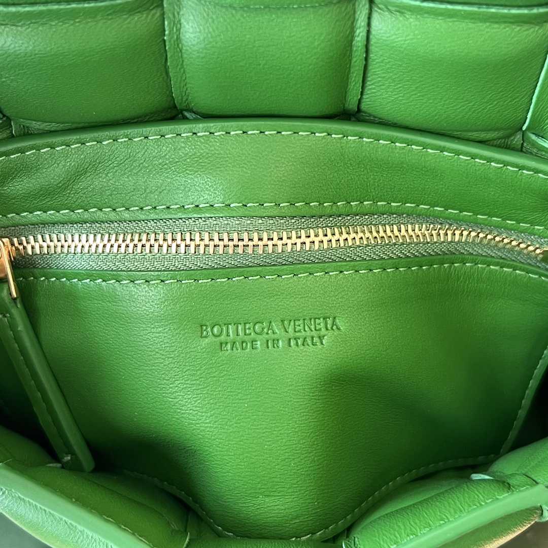 Bottega Veneta Small Padded Cassette - 