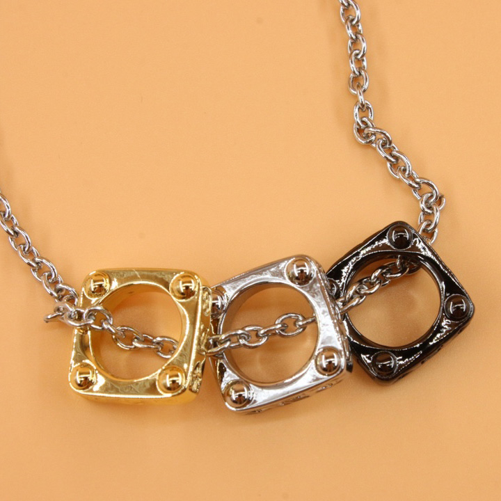 Louis Vuitton Monogram Bold Necklace    M00675 - 