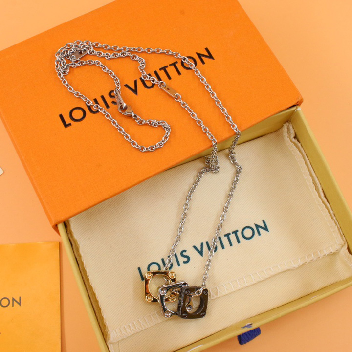Louis Vuitton Monogram Bold Necklace    M00675 - 