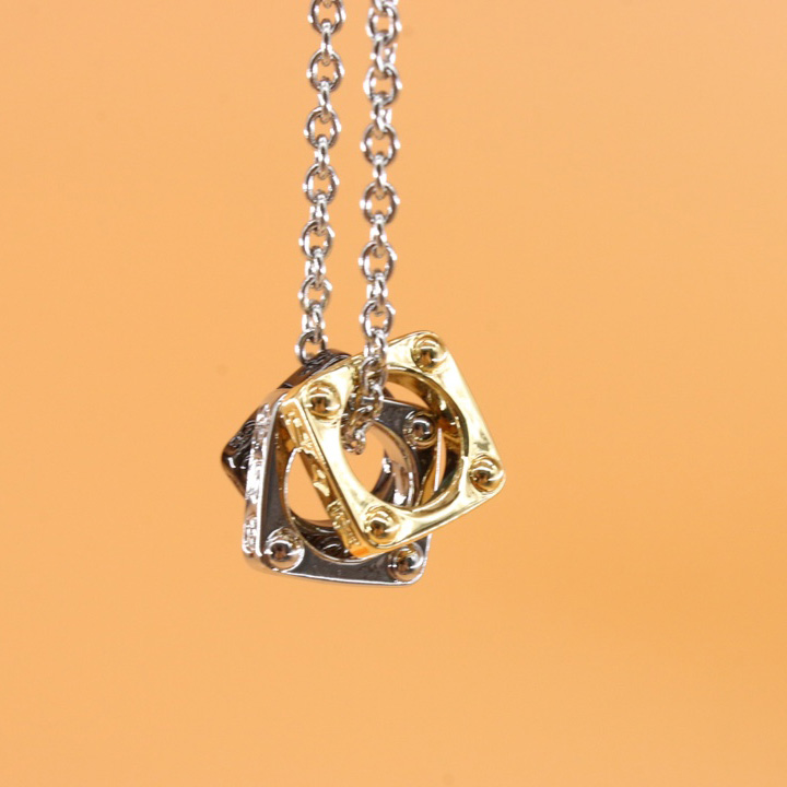 Louis Vuitton Monogram Bold Necklace    M00675 - 