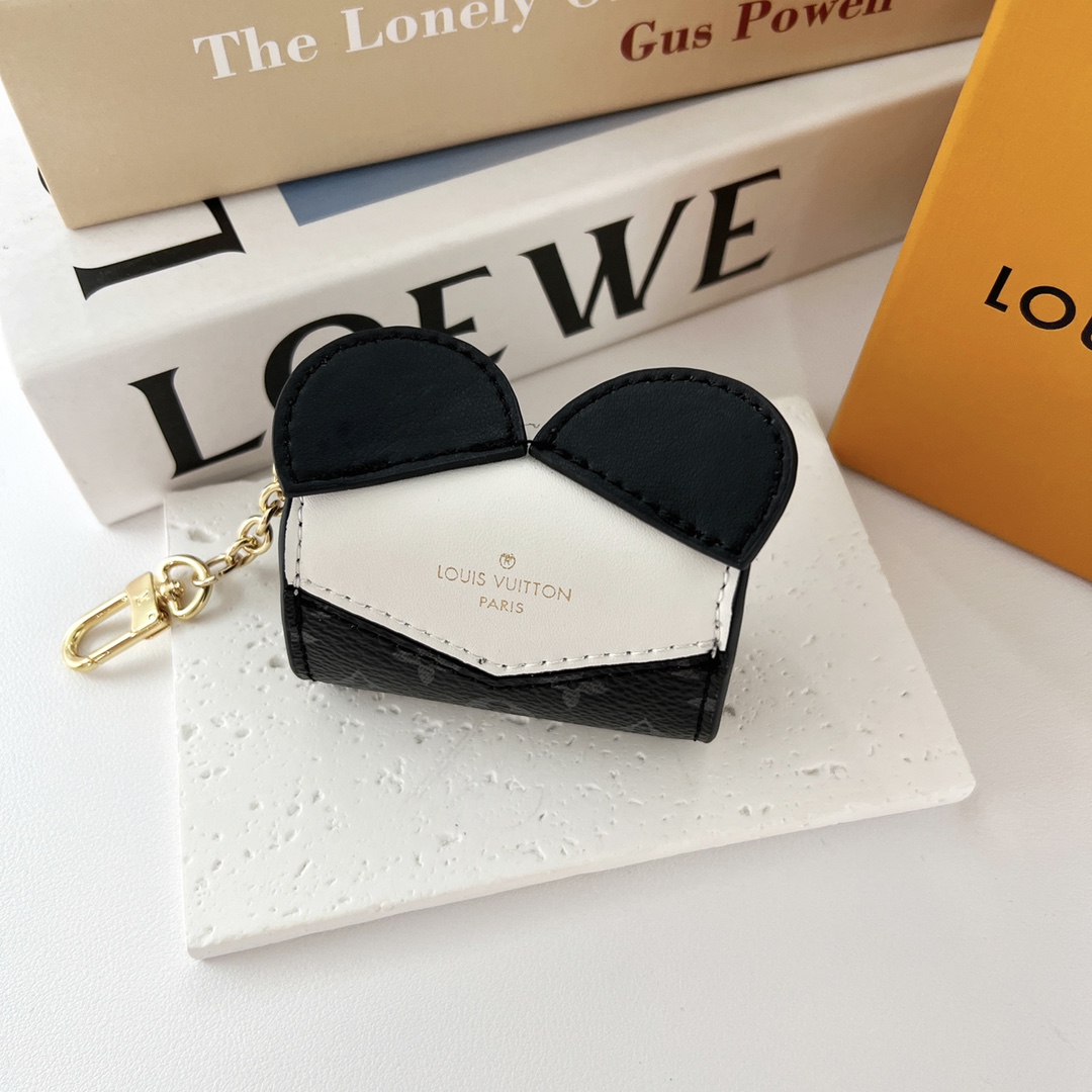 Louis Vuitton Panda Earpods Case    GI0861 - 