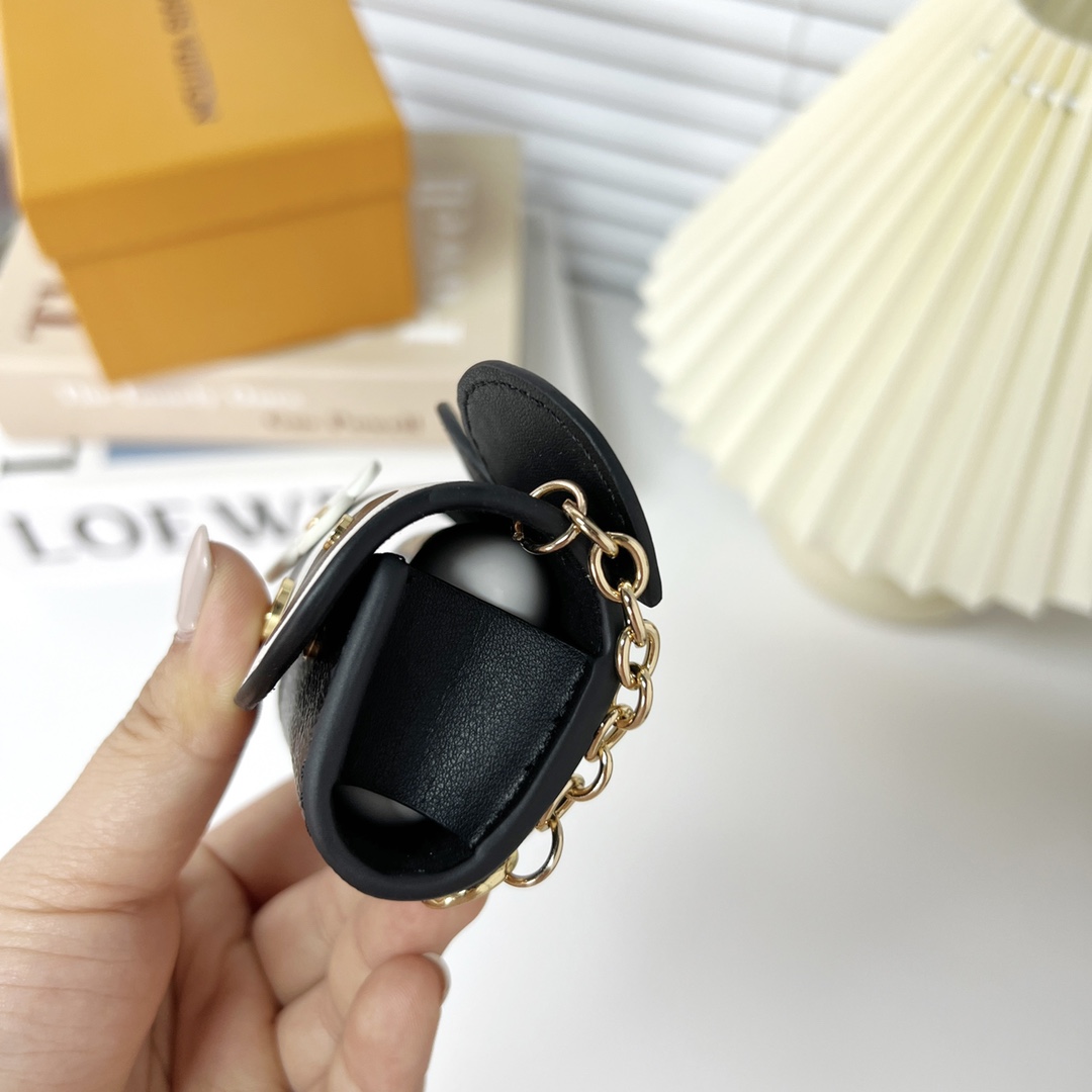 Louis Vuitton Panda Earpods Case    GI0861 - 