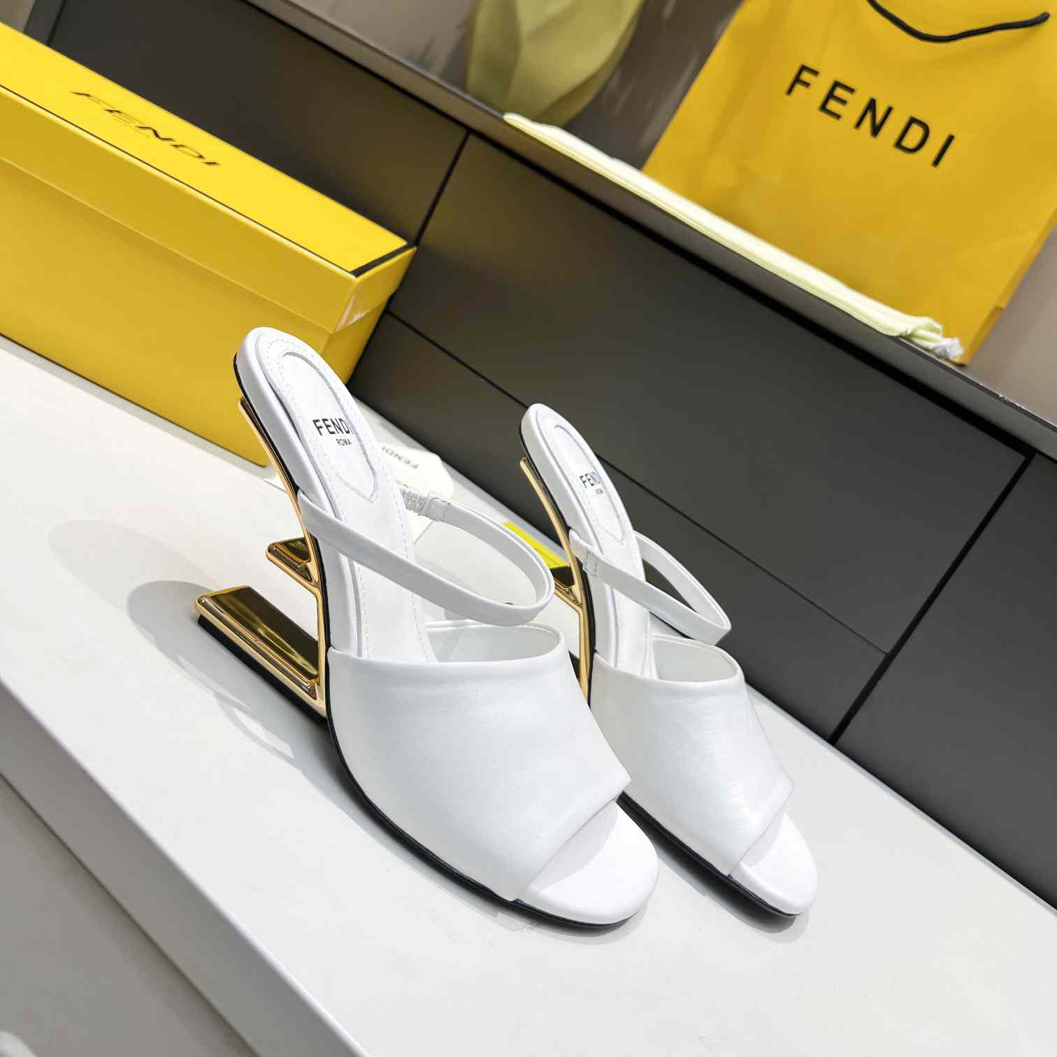 Fendi First White Leather High-Heeled Sandals - 