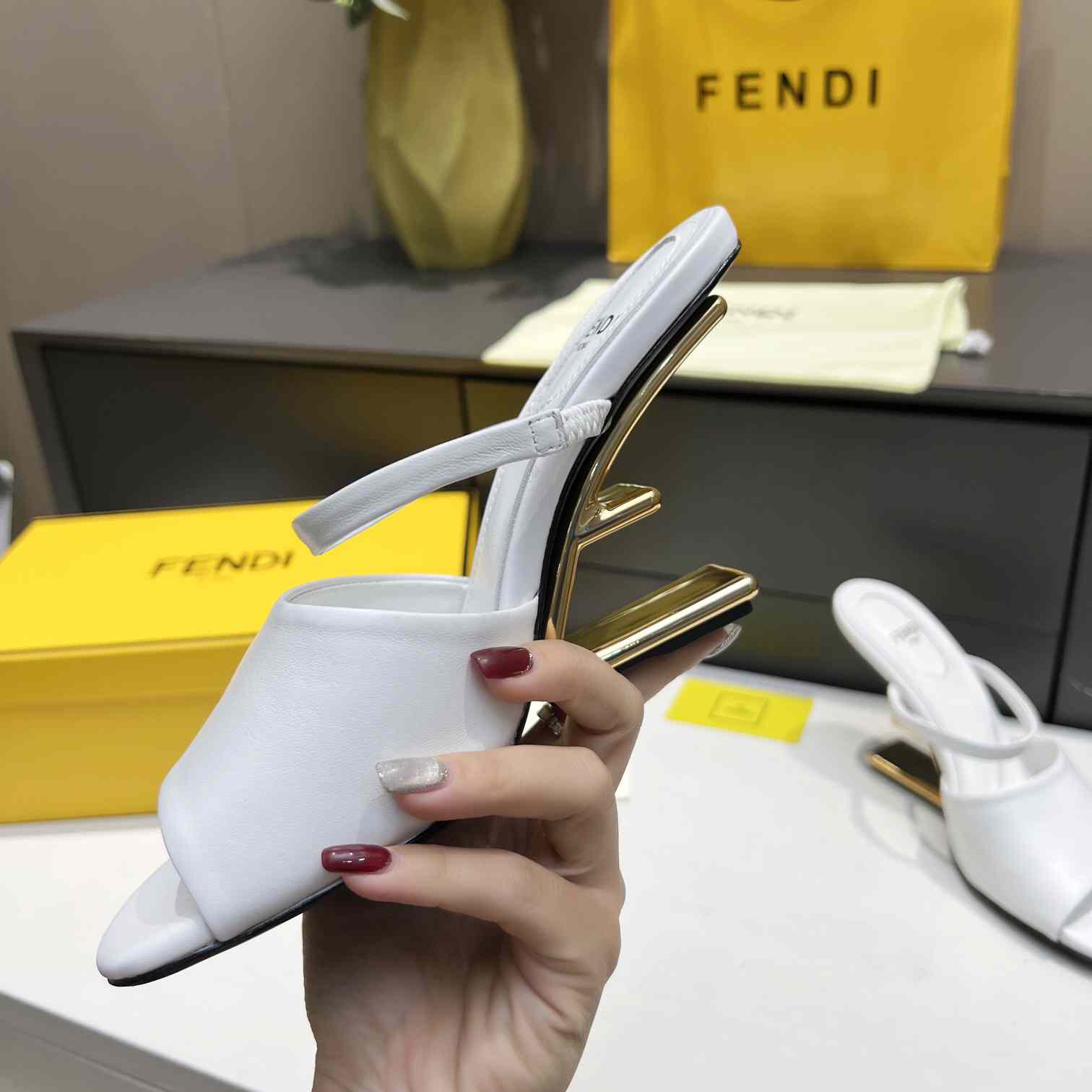 Fendi First White Leather High-Heeled Sandals - 