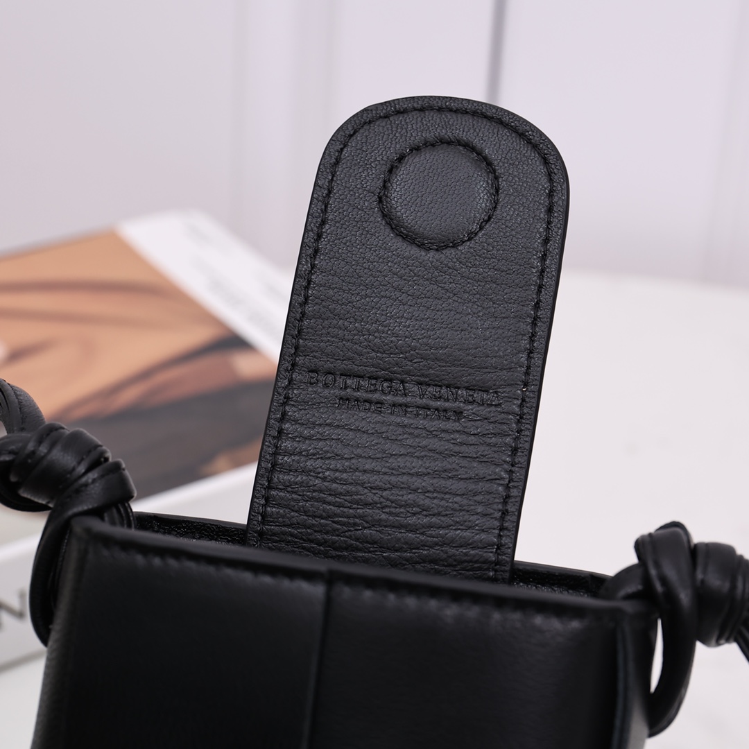 Bottega Veneta Phone Pouch - 