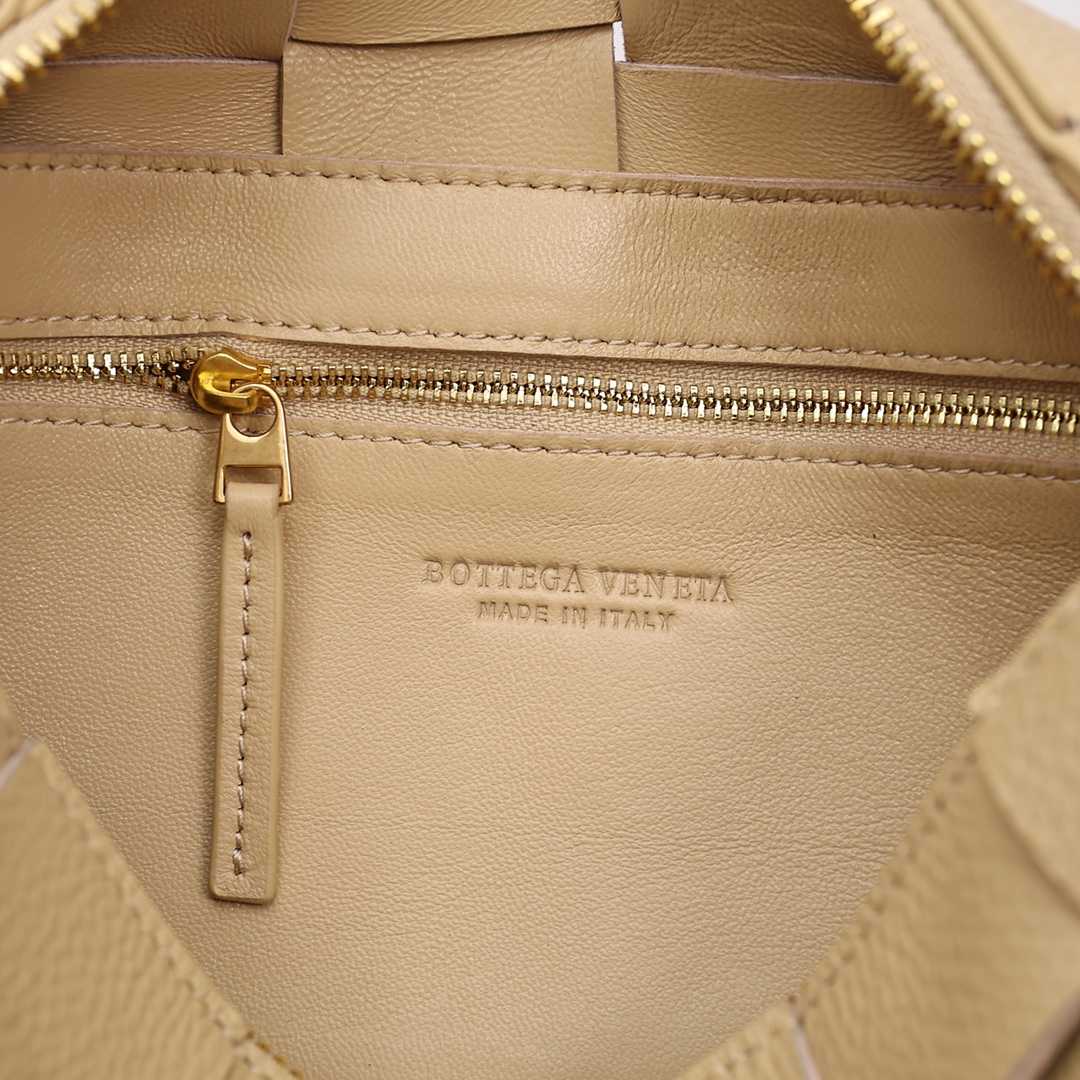 Bottega Veneta Brick Cassette - 