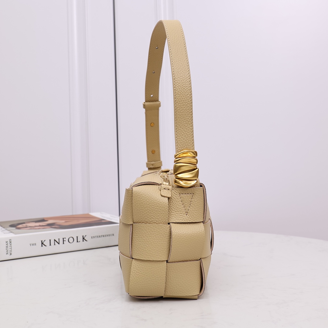 Bottega Veneta Brick Cassette - 