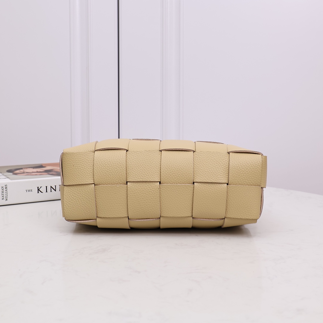 Bottega Veneta Brick Cassette - DesignerGu