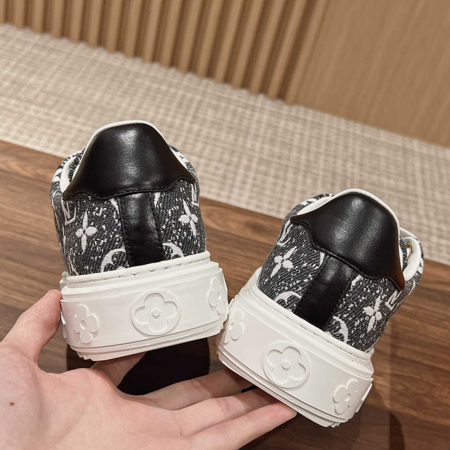 Louis Vuitton Time Out Sneaker (upon uk size)    1AAW2M - DesignerGu