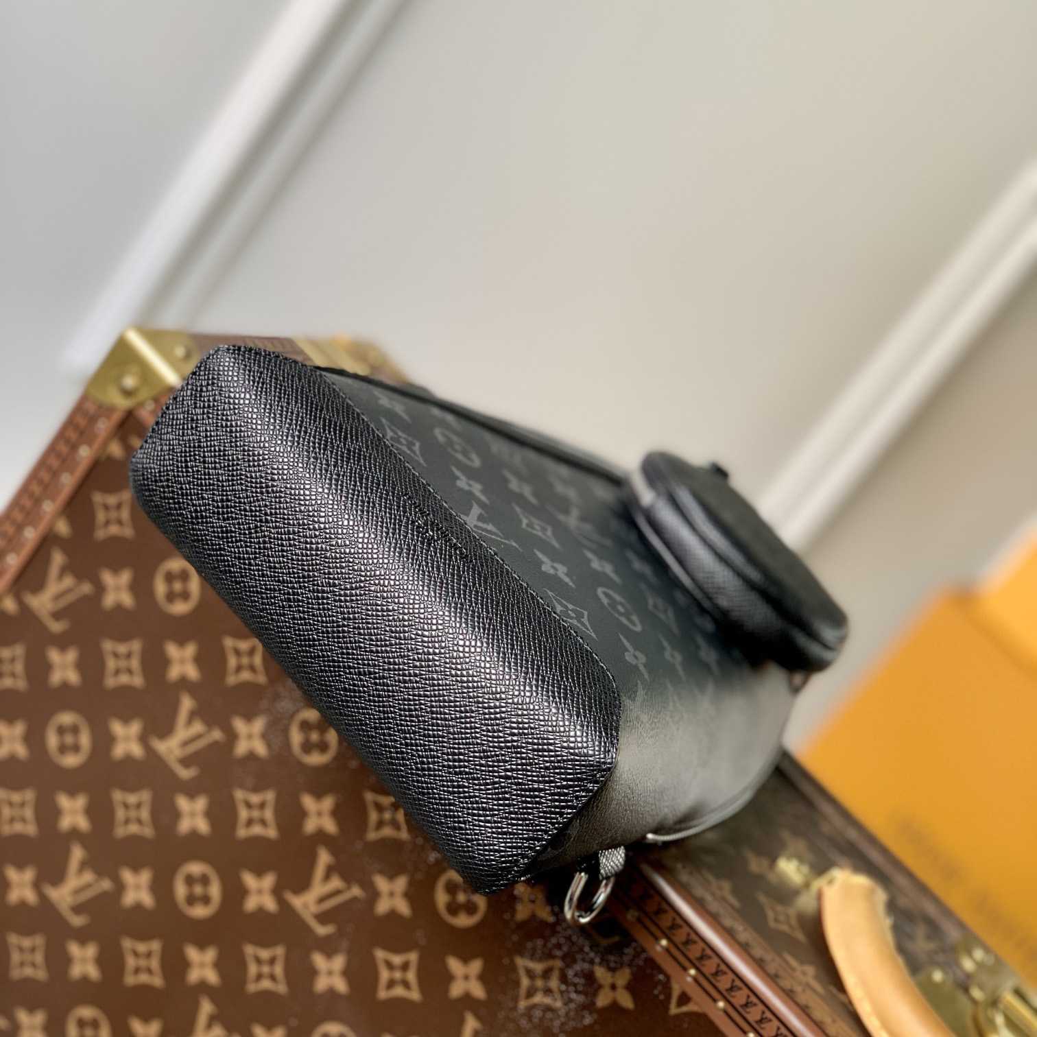 Louis Vuitton Duo Sling Bag(20-42-6cm)       M30936 - 