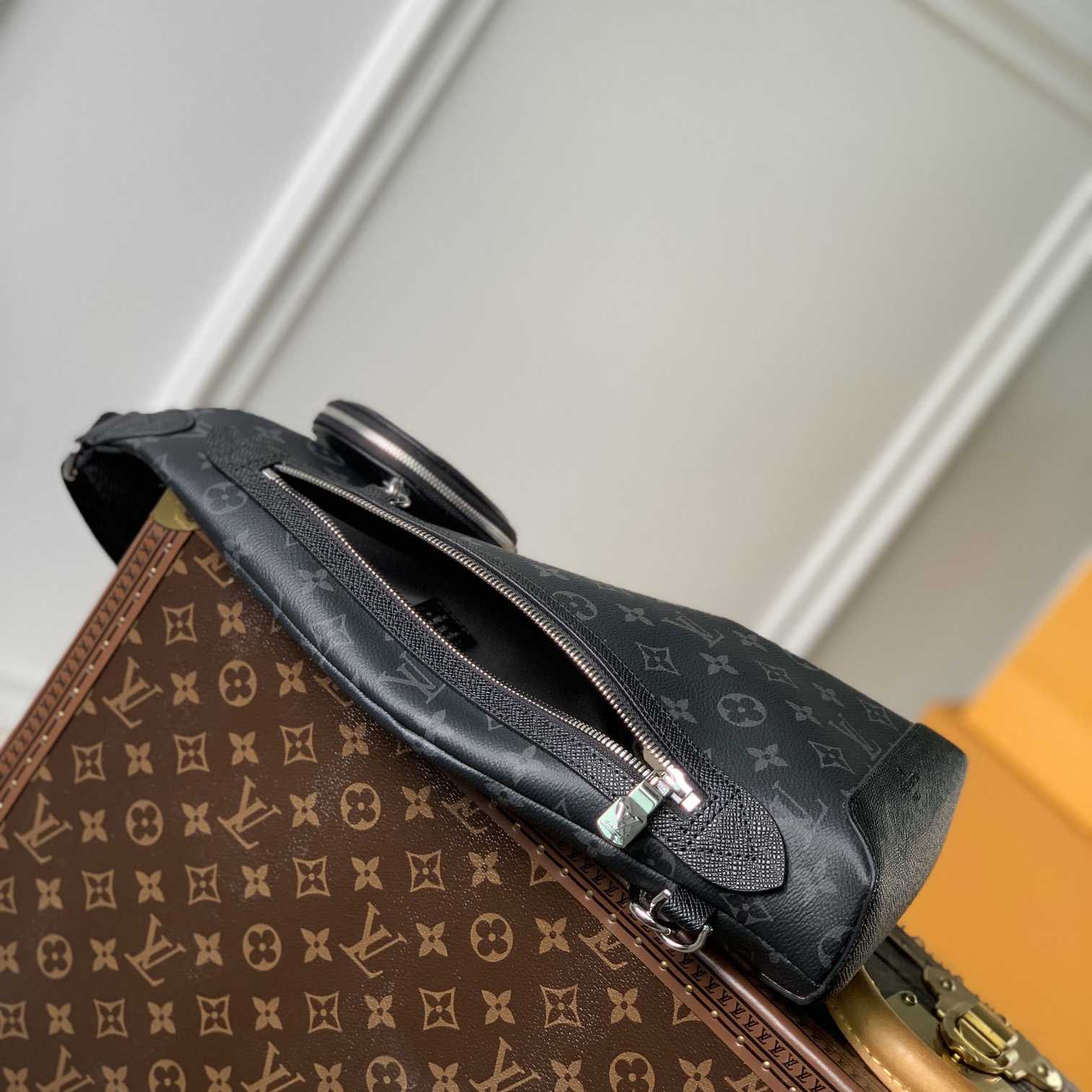 Louis Vuitton Duo Sling Bag(20-42-6cm)       M30936 - 