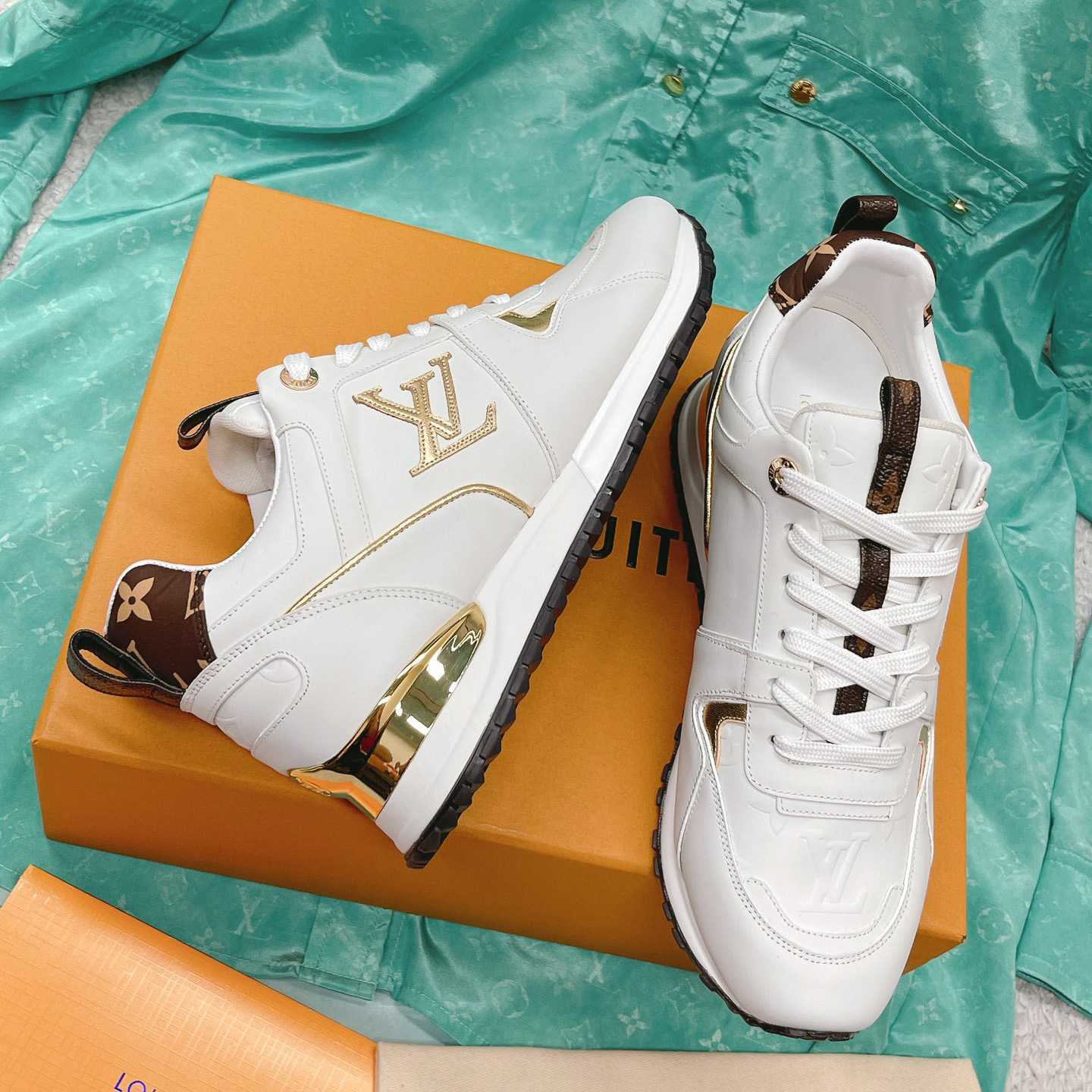 Louis Vuitton Run Away Sneaker   (upon uk size)  1AAP3T - 