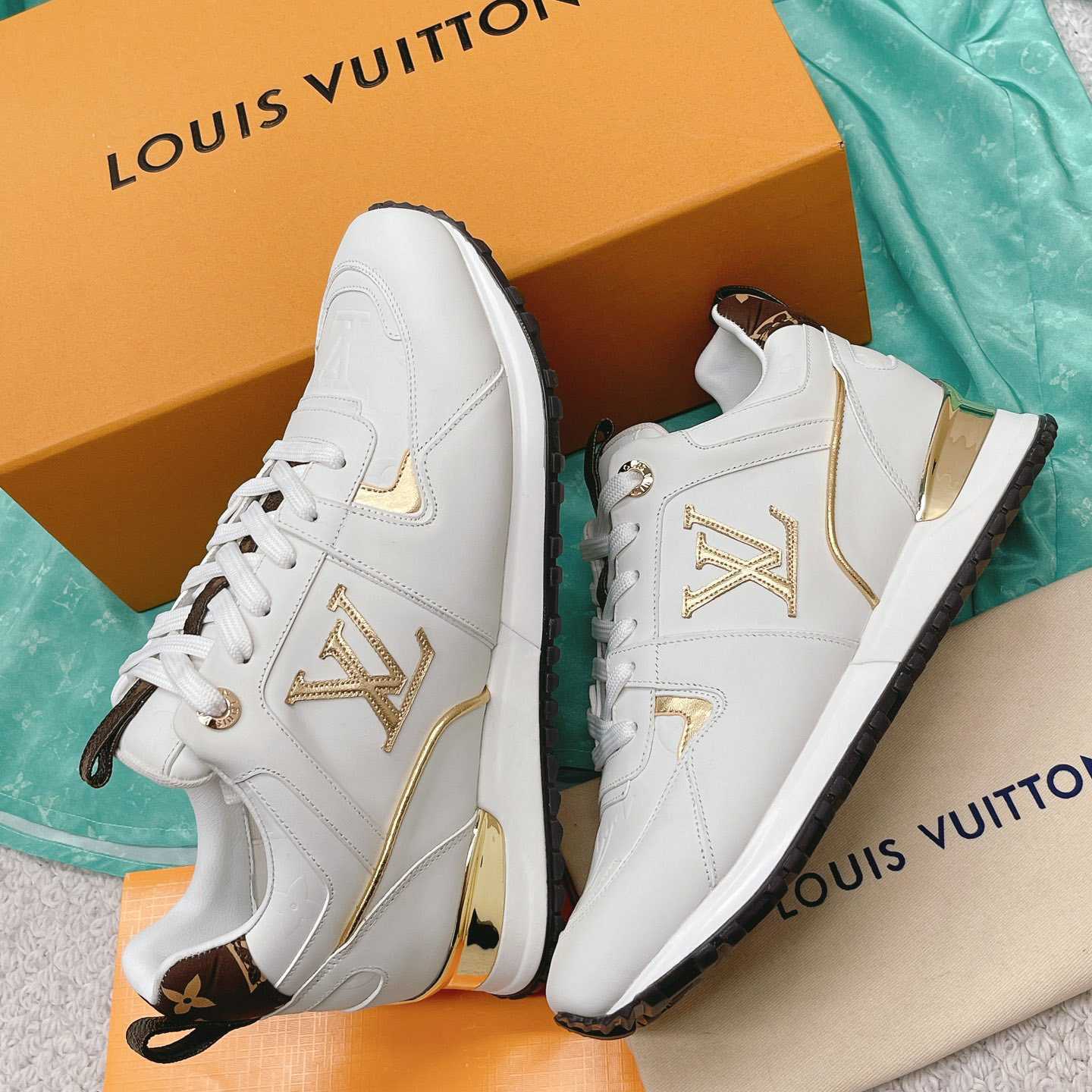 Louis Vuitton Run Away Sneaker   (upon uk size)  1AAP3T - 